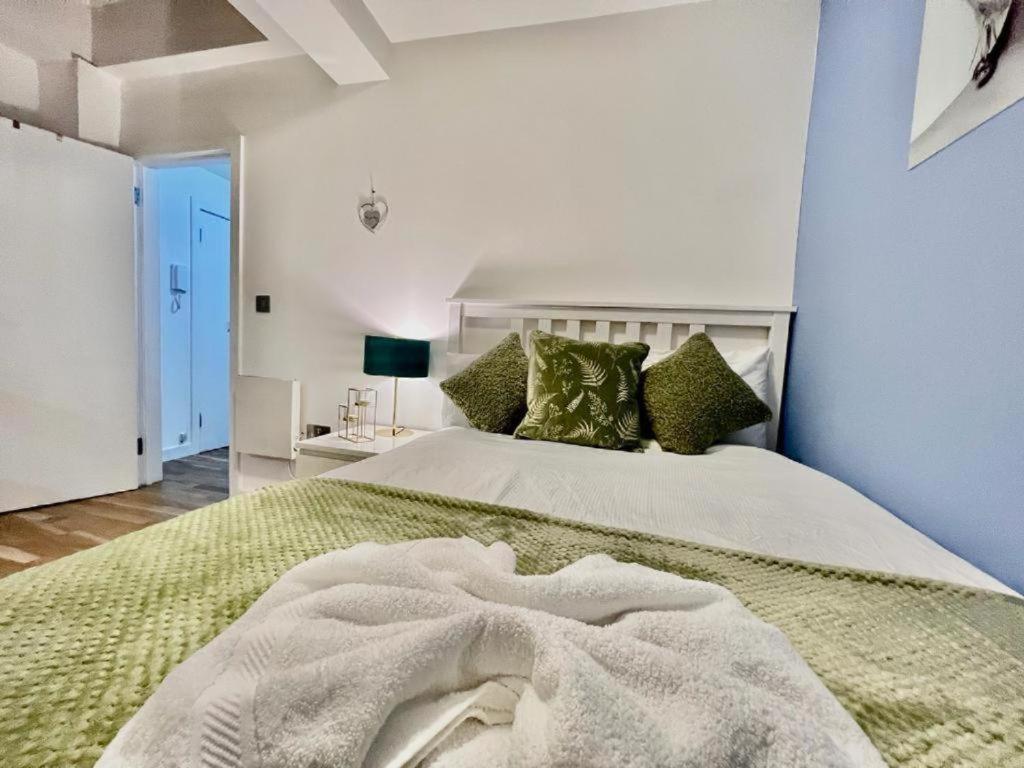 Two Bedroom Edgware Road Apartament