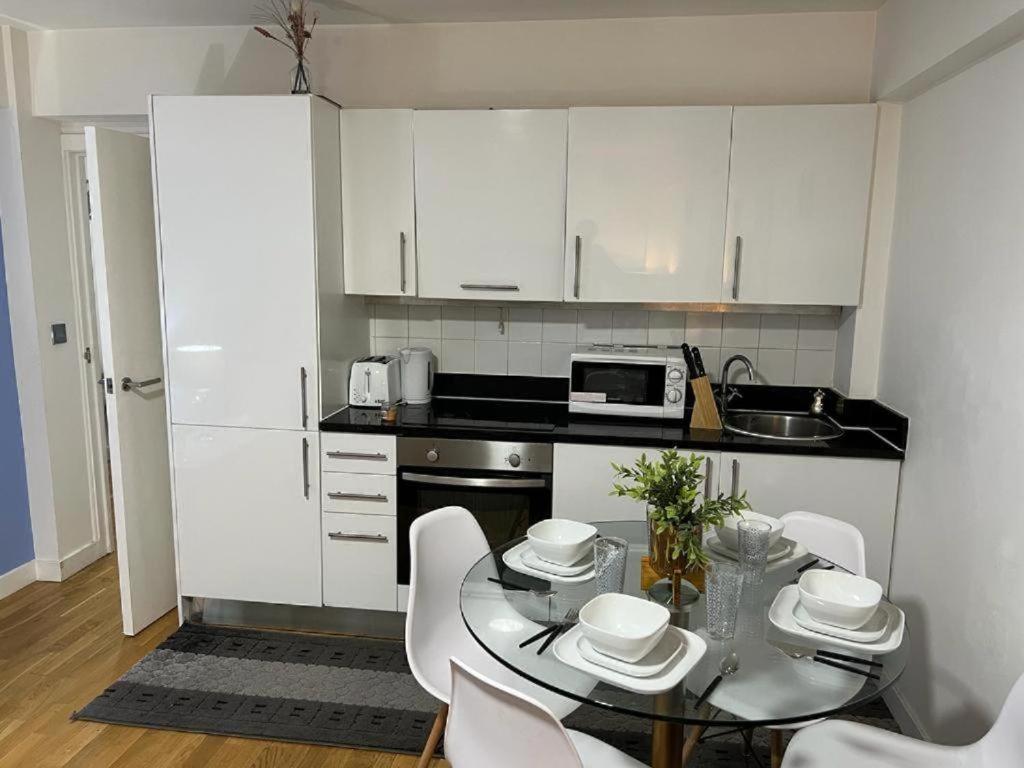 Two Bedroom Edgware Road Apartament